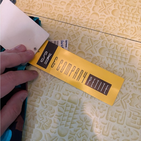 Vintage Floral Patterned Skirt - Black, Red, Brown, Teal - Picture 5 of 10